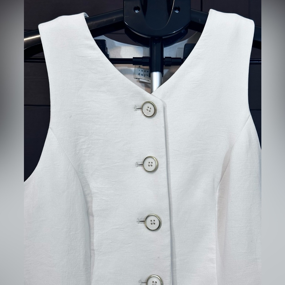 A New Day White Sleeveless Button-Up Blouse - Picture 4 of 12